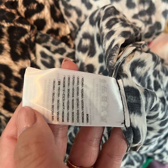 NWT FARM RIO LEOPARD PRINT MAXI MIDI DRESS DEEP V-NECK WOMENS SIZE MEDIUM - Picture 13 of 13